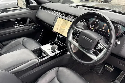 33 of 51 for Land Rover Range Rover 3.0 D300 HSE 5dr