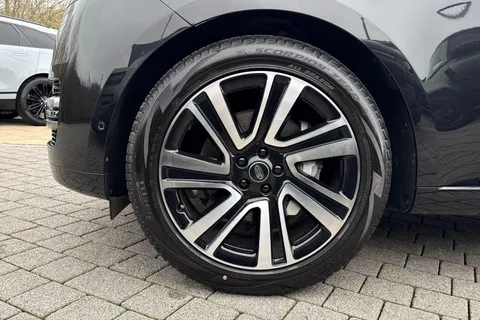 41 of 51 for Land Rover Range Rover 3.0 D300 HSE 5dr