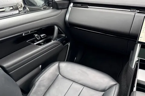 44 of 51 for Land Rover Range Rover 3.0 D300 HSE 5dr