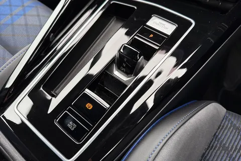 KN75UNM Volkswagen Golf 2.0 TSI 333 R 4Motion 5dr DSG Thumbnail #24