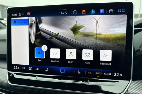 KN75UNM Volkswagen Golf 2.0 TSI 333 R 4Motion 5dr DSG Thumbnail #48