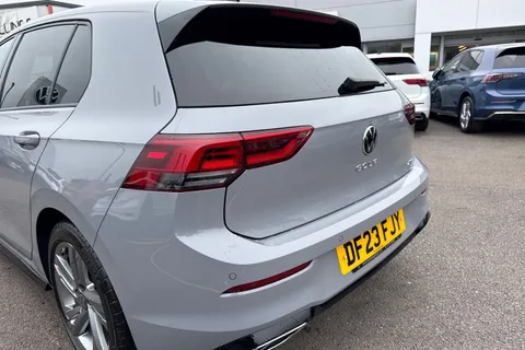 DF23FJY Volkswagen Golf 1.5 eTSI 150 R-Line Evo DSG Thumbnail #9