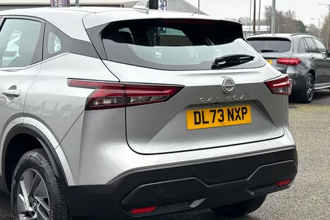 DL73NXP Nissan Qashqai 1.3 DIG-T MHEV Acenta Premium XTRON Euro 6 (s/s) 5dr Thumbnail #9