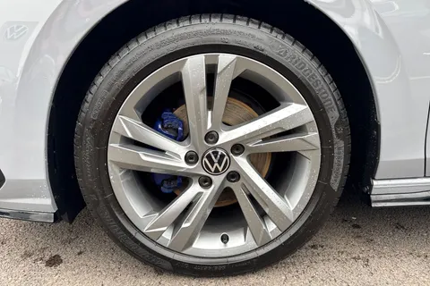 DF23FJY Volkswagen Golf 1.5 eTSI 150 R-Line Evo DSG Thumbnail #13