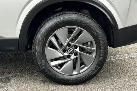 DL73NXP Nissan Qashqai 1.3 DIG-T MHEV Acenta Premium XTRON Euro 6 (s/s) 5dr Thumbnail #13