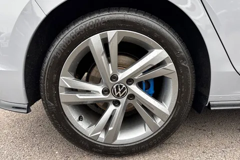 DF23FJY Volkswagen Golf 1.5 eTSI 150 R-Line Evo DSG Thumbnail #14