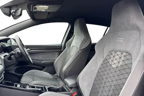 DF23FJY Volkswagen Golf 1.5 eTSI 150 R-Line Evo DSG Thumbnail #17