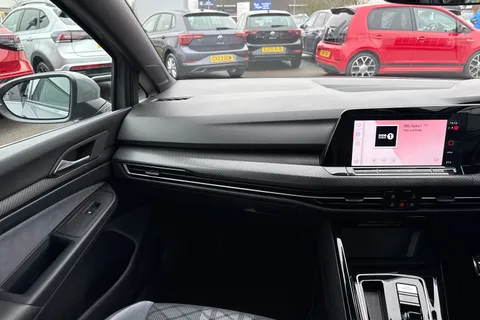 DF23FJY Volkswagen Golf 1.5 eTSI 150 R-Line Evo DSG Thumbnail #21