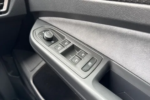 DF23FJY Volkswagen Golf 1.5 eTSI 150 R-Line Evo DSG Thumbnail #22