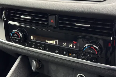 DL73NXP Nissan Qashqai 1.3 DIG-T MHEV Acenta Premium XTRON Euro 6 (s/s) 5dr Thumbnail #23