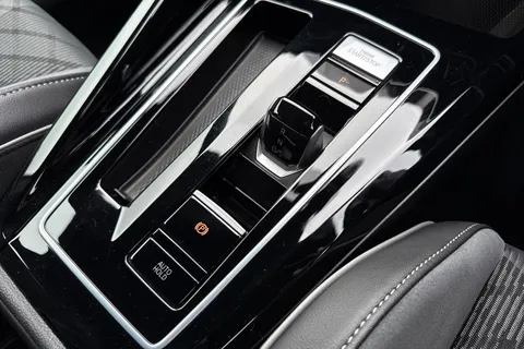 DF23FJY Volkswagen Golf 1.5 eTSI 150 R-Line Evo DSG Thumbnail #24