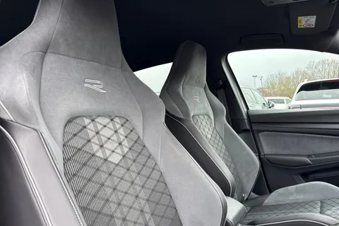 DF23FJY Volkswagen Golf 1.5 eTSI 150 R-Line Evo DSG Thumbnail #25