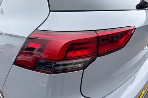 DF23FJY Volkswagen Golf 1.5 eTSI 150 R-Line Evo DSG Thumbnail #26