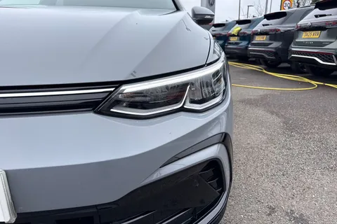 DF23FJY Volkswagen Golf 1.5 eTSI 150 R-Line Evo DSG Thumbnail #31