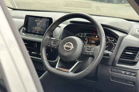 DL73NXP Nissan Qashqai 1.3 DIG-T MHEV Acenta Premium XTRON Euro 6 (s/s) 5dr Thumbnail #31