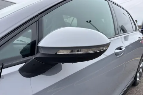 DF23FJY Volkswagen Golf 1.5 eTSI 150 R-Line Evo DSG Thumbnail #32