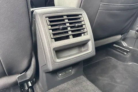 DF23FJY Volkswagen Golf 1.5 eTSI 150 R-Line Evo DSG Thumbnail #36