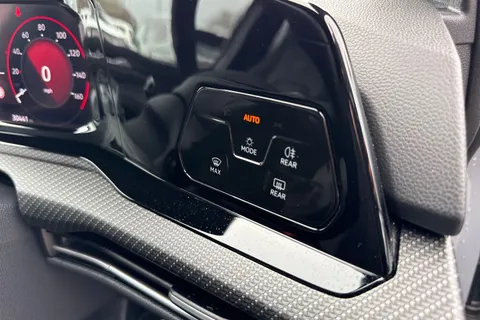 DF23FJY Volkswagen Golf 1.5 eTSI 150 R-Line Evo DSG Thumbnail #38