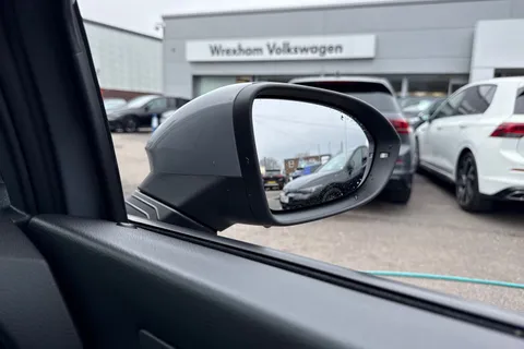 DF23FJY Volkswagen Golf 1.5 eTSI 150 R-Line Evo DSG Thumbnail #39