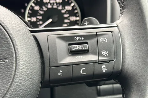 DL73NXP Nissan Qashqai 1.3 DIG-T MHEV Acenta Premium XTRON Euro 6 (s/s) 5dr Thumbnail #39