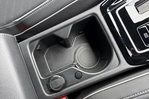 DF23FJY Volkswagen Golf 1.5 eTSI 150 R-Line Evo DSG Thumbnail #41