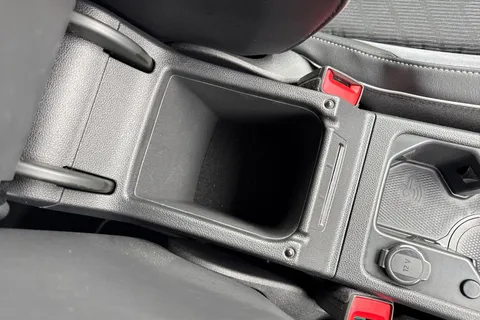 DF23FJY Volkswagen Golf 1.5 eTSI 150 R-Line Evo DSG Thumbnail #42