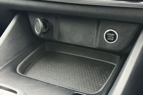 DL73NXP Nissan Qashqai 1.3 DIG-T MHEV Acenta Premium XTRON Euro 6 (s/s) 5dr Thumbnail #42