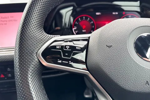 DF23FJY Volkswagen Golf 1.5 eTSI 150 R-Line Evo DSG Thumbnail #45