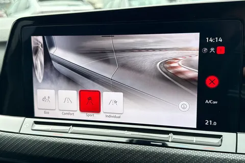 DF23FJY Volkswagen Golf 1.5 eTSI 150 R-Line Evo DSG Thumbnail #48