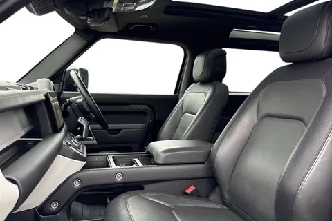 KJ24NVD Land Rover Defender 90 3.0 D250 X-Dynamic HSE 3dr Thumbnail #4