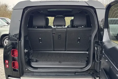 KJ24NVD Land Rover Defender 90 3.0 D250 X-Dynamic HSE 3dr Thumbnail #12
