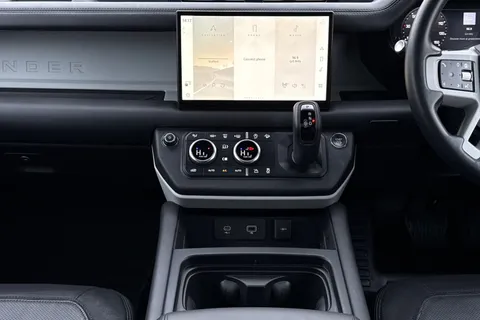 KJ24NVD Land Rover Defender 90 3.0 D250 X-Dynamic HSE 3dr Thumbnail #16