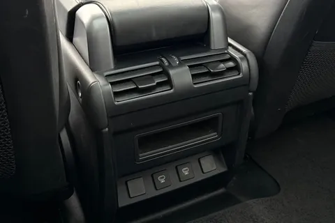 KJ24NVD Land Rover Defender 90 3.0 D250 X-Dynamic HSE 3dr Thumbnail #20