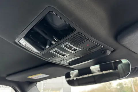 KJ24NVD Land Rover Defender 90 3.0 D250 X-Dynamic HSE 3dr Thumbnail #25