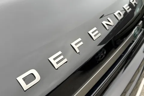 KJ24NVD Land Rover Defender 90 3.0 D250 X-Dynamic HSE 3dr Thumbnail #31