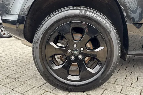 KJ24NVD Land Rover Defender 90 3.0 D250 X-Dynamic HSE 3dr Thumbnail #37