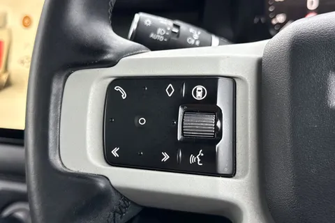 KJ24NVD Land Rover Defender 90 3.0 D250 X-Dynamic HSE 3dr Thumbnail #46