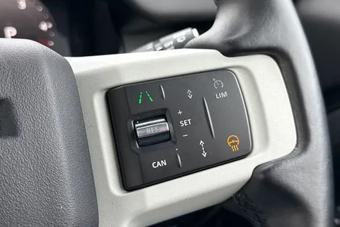 KJ24NVD Land Rover Defender 90 3.0 D250 X-Dynamic HSE 3dr Thumbnail #47