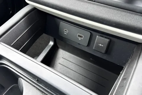 KJ24NVD Land Rover Defender 90 3.0 D250 X-Dynamic HSE 3dr Thumbnail #49