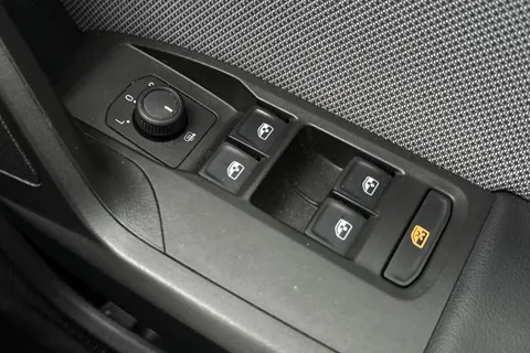 FN74GRX SEAT Leon 2.0 TDI SE Euro 6 (s/s) 5dr Thumbnail #33