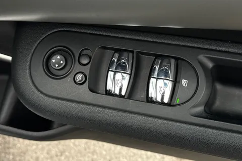 PK21WBD Mini Clubman 1.5 Cooper Exclusive Steptronic Euro 6 (s/s) 6dr Thumbnail #22