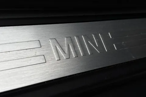 PK21WBD Mini Clubman 1.5 Cooper Exclusive Steptronic Euro 6 (s/s) 6dr Thumbnail #32