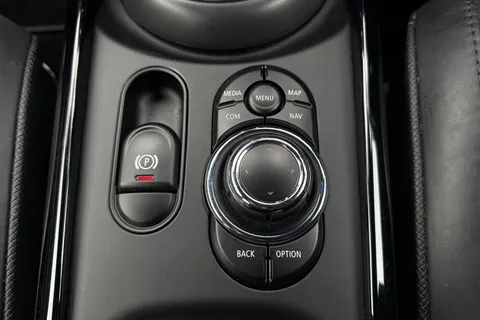 PK21WBD Mini Clubman 1.5 Cooper Exclusive Steptronic Euro 6 (s/s) 6dr Thumbnail #39