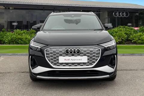 6 of 51 for Audi Q4 e-tron Q4 S line 45 e-tron quattro 210,00 kW