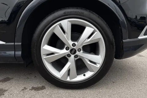 12 of 51 for Audi Q4 e-tron Q4 S line 45 e-tron quattro 210,00 kW