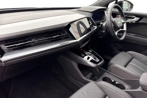 15 of 51 for Audi Q4 e-tron Q4 S line 45 e-tron quattro 210,00 kW