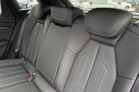 19 of 51 for Audi Q4 e-tron Q4 S line 45 e-tron quattro 210,00 kW