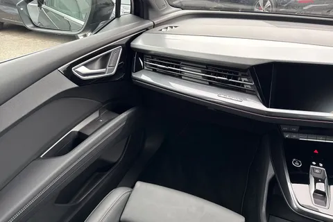 20 of 51 for Audi Q4 e-tron Q4 S line 45 e-tron quattro 210,00 kW