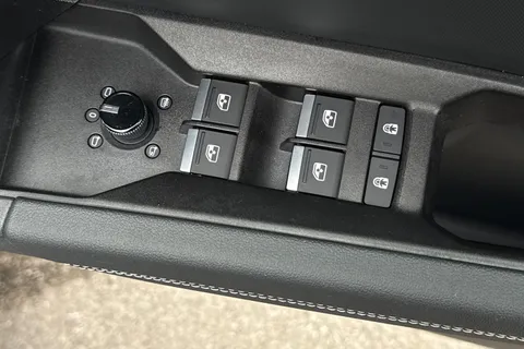 21 of 51 for Audi Q4 e-tron Q4 S line 45 e-tron quattro 210,00 kW