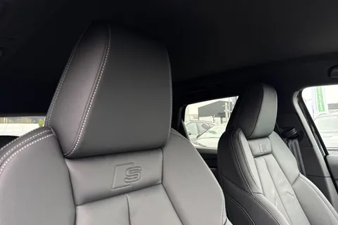 24 of 51 for Audi Q4 e-tron Q4 S line 45 e-tron quattro 210,00 kW